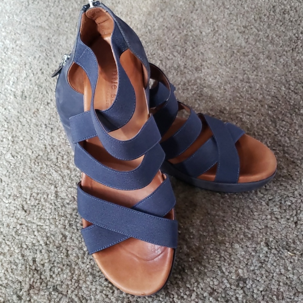 Gentle Souls by Kenneth Cole, wedge sandal, 9